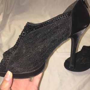 Milan 44 Lace Open Toed Pumps